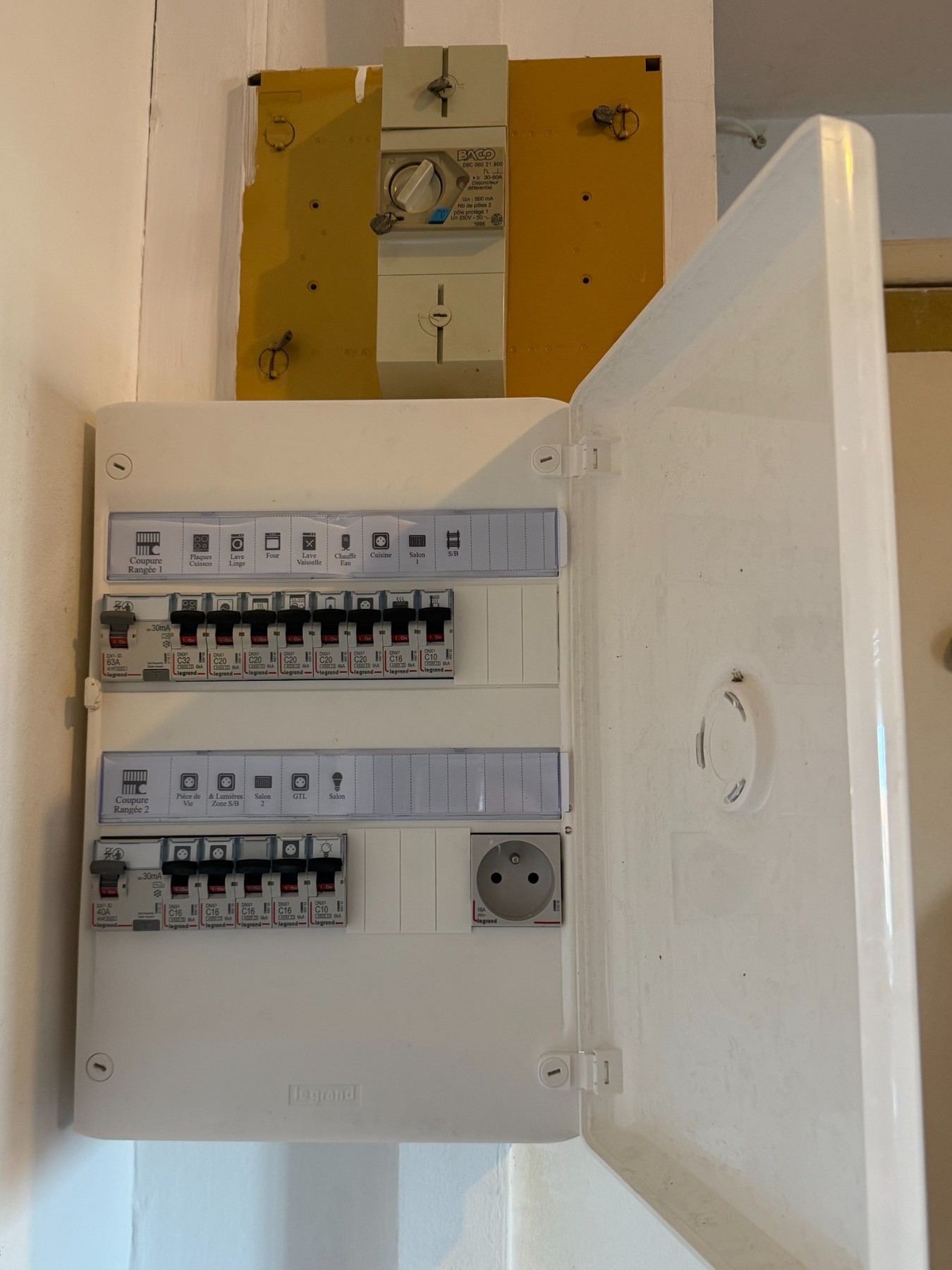 Tableau électrique rénové après intervention