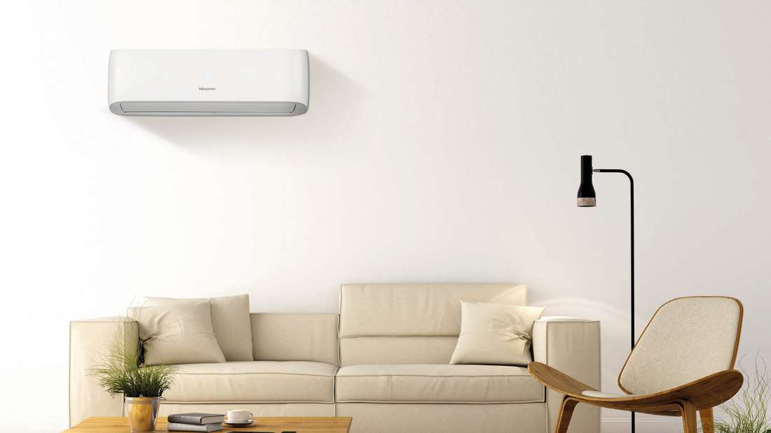 Climatisation murale Hisense dans un salon contemporain